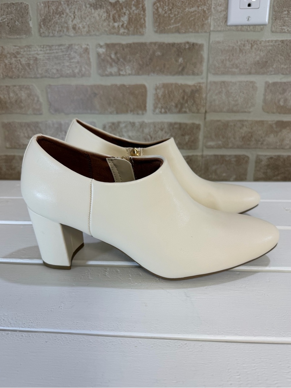 Aerosoles Ivory Pointed Toe Block Heel Ankle Booties Side Zip Women’s 8